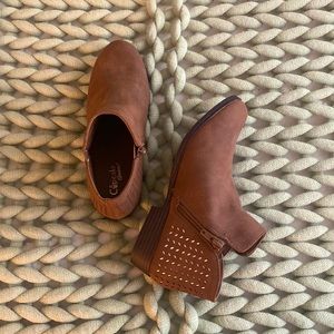 Cupcake Couture boots size 4